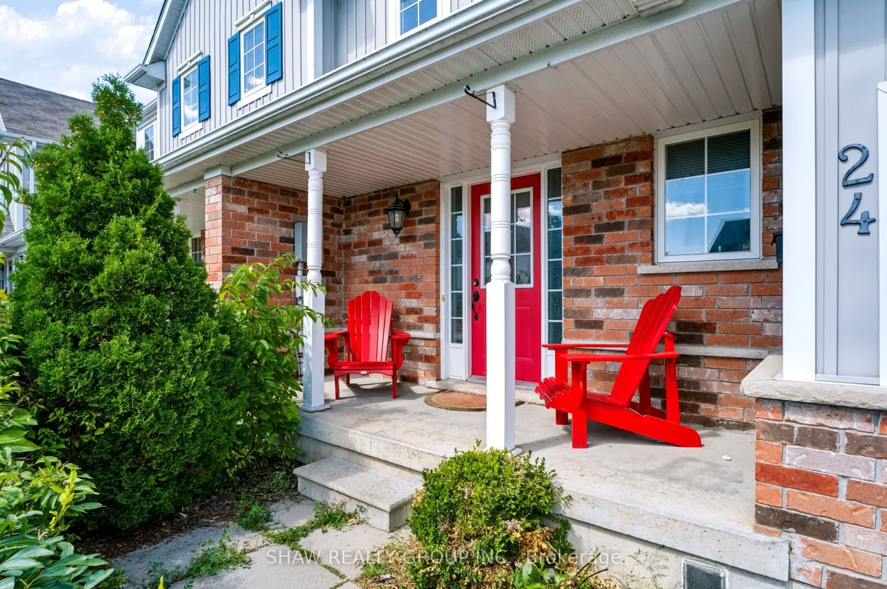 24 Fallingbrook Crescent — photo 3