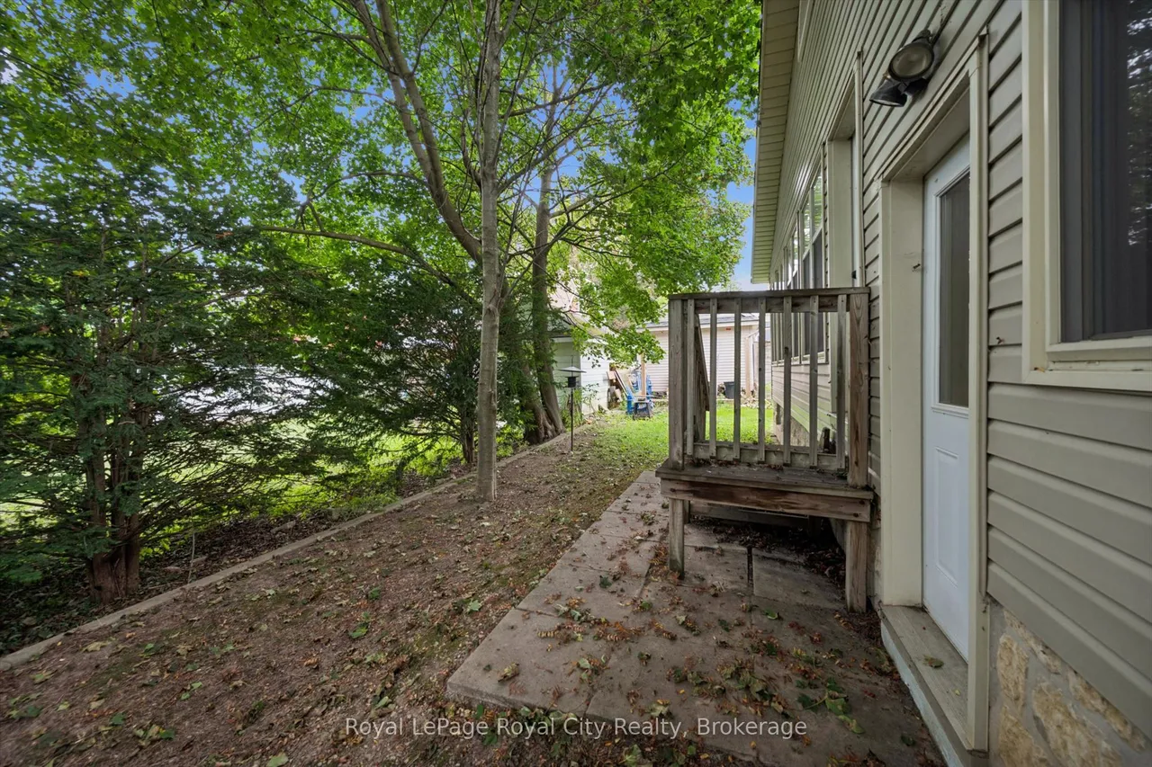 371 Gowrie Street N — photo 26