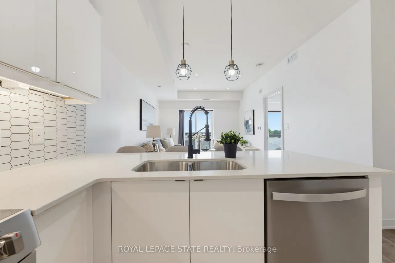 16 Markle Crescent — photo 2