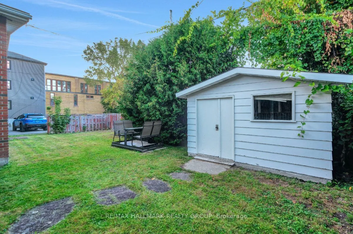 175 Carillon Street — photo 49
