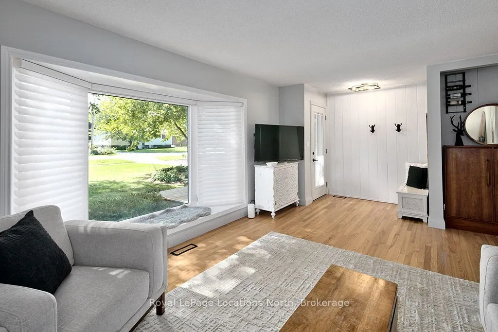 32 Napier Street E — photo 3