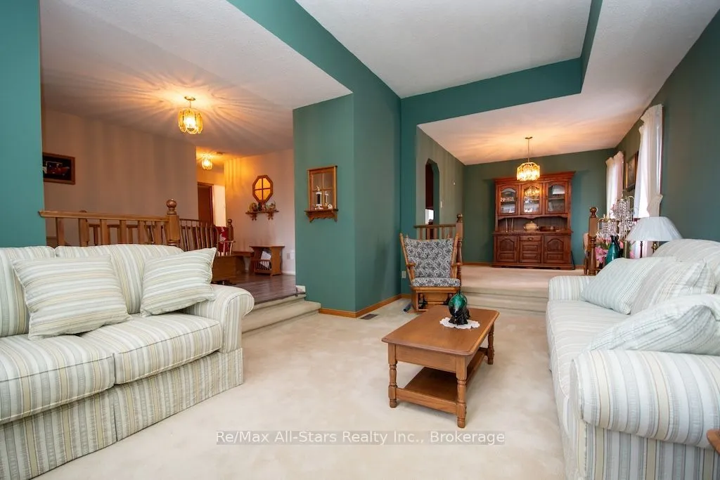1921 Mapleridge Drive — photo 3