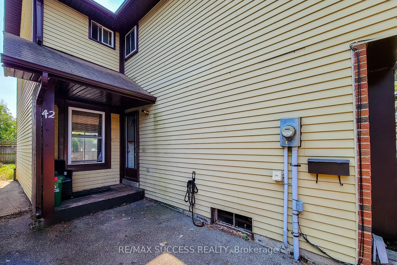 42 Enfield Crescent — photo 3
