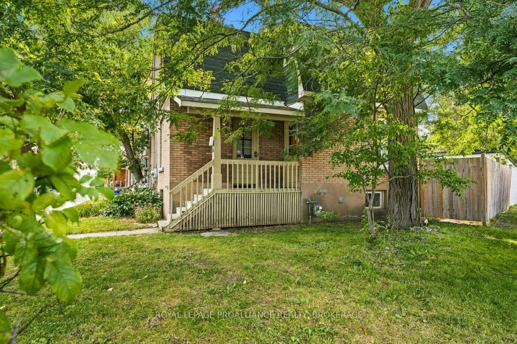 384 Barrie Street — photo 3