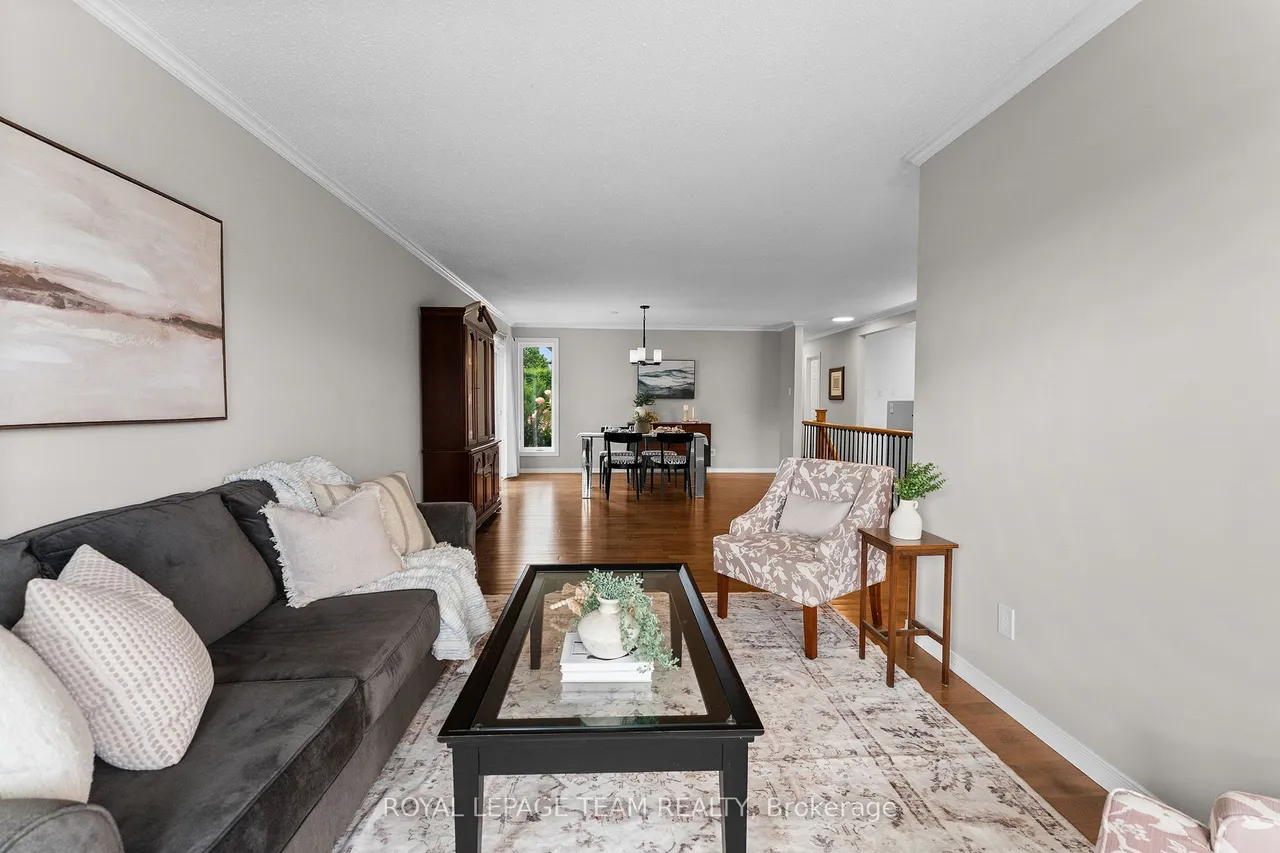 20 Pickwick Drive — photo 3