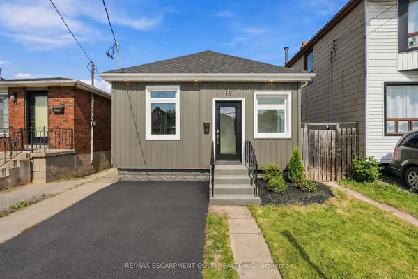 19 Vansitmart Avenue