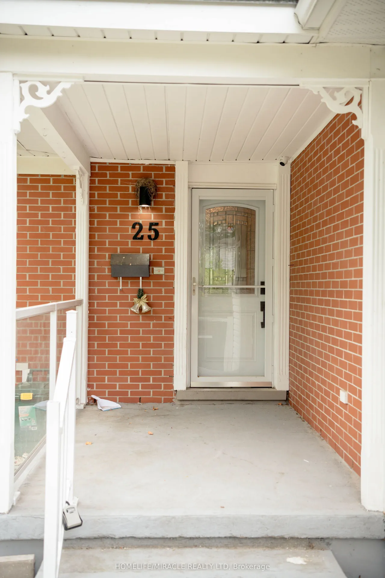 25 Thornridge Crescent — photo 2