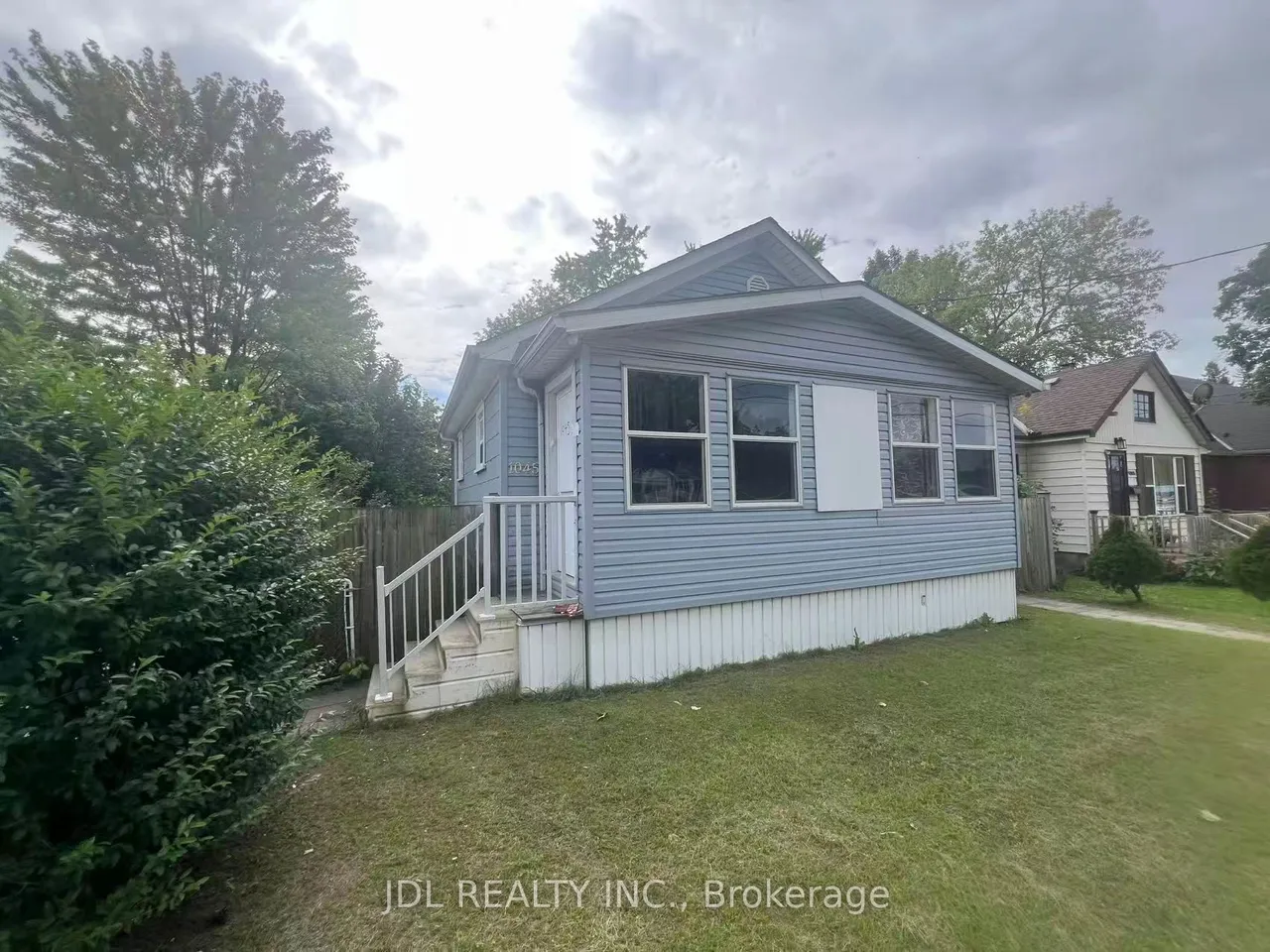 1045 OXFORD Street E