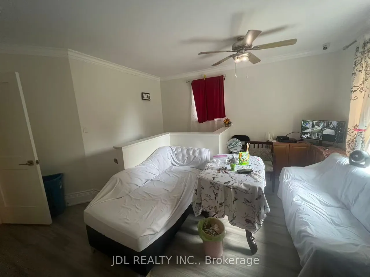 1045 OXFORD Street E — photo 3