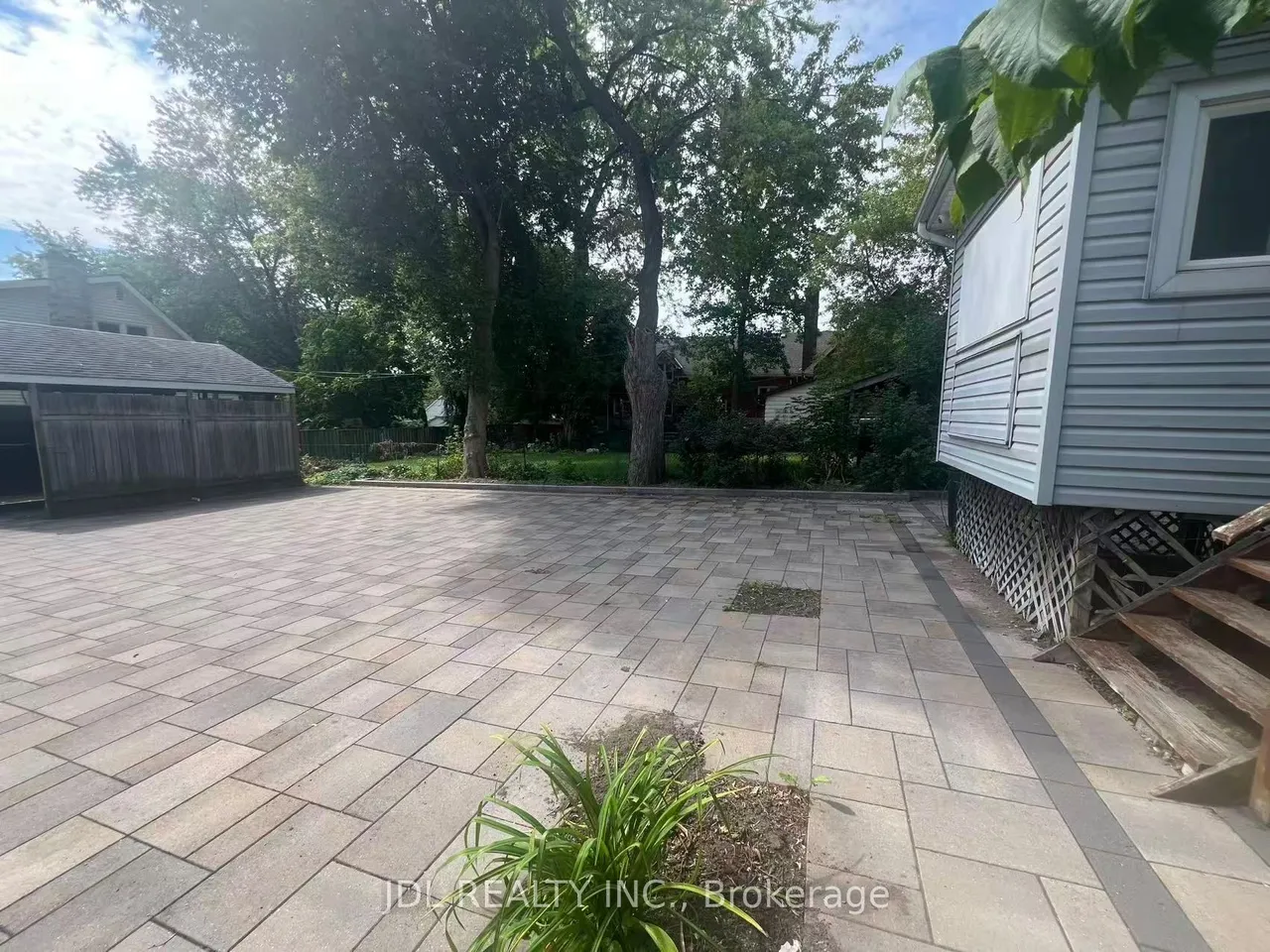 1045 OXFORD Street E — photo 14