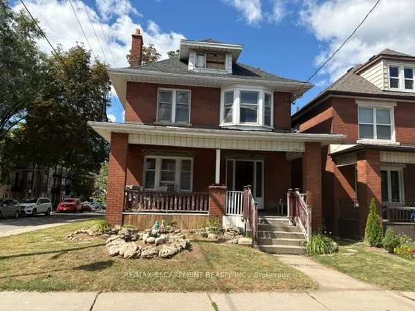 38 Spadina Avenue