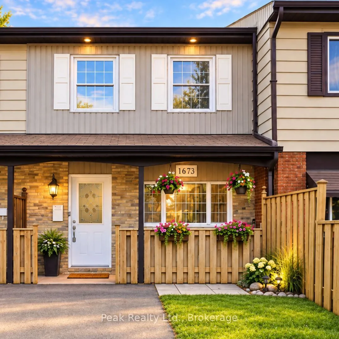 1673 Applewood Crescent