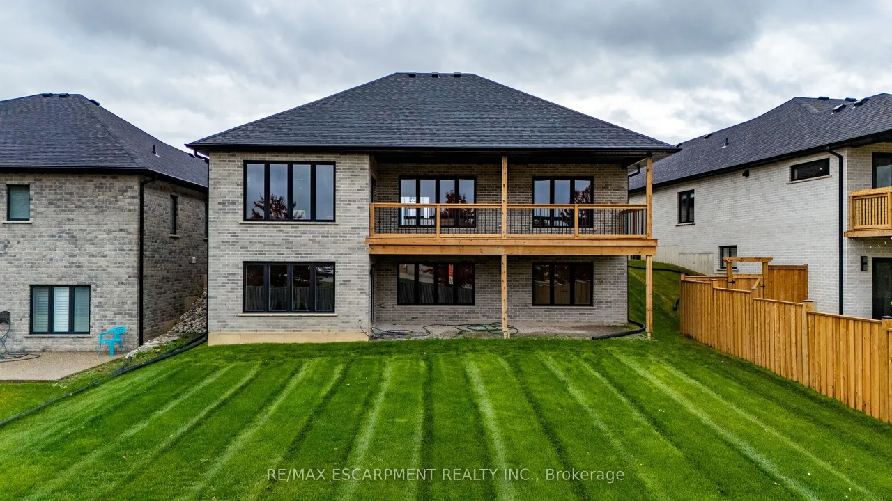 34 Andrew Avenue — photo 3