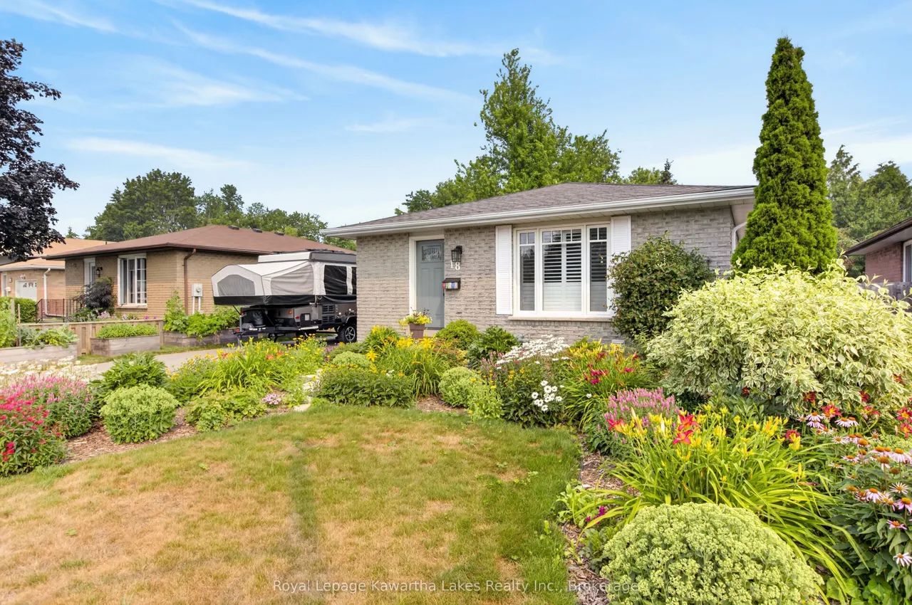 18 Madill Crescent — photo 2