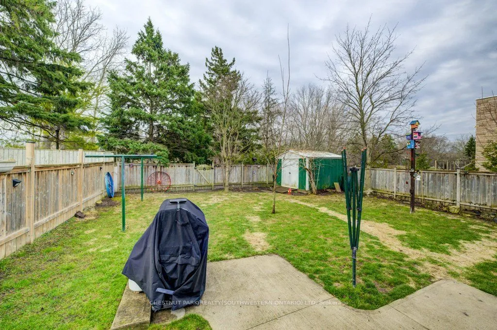 139 Stirling Avenue — photo 3