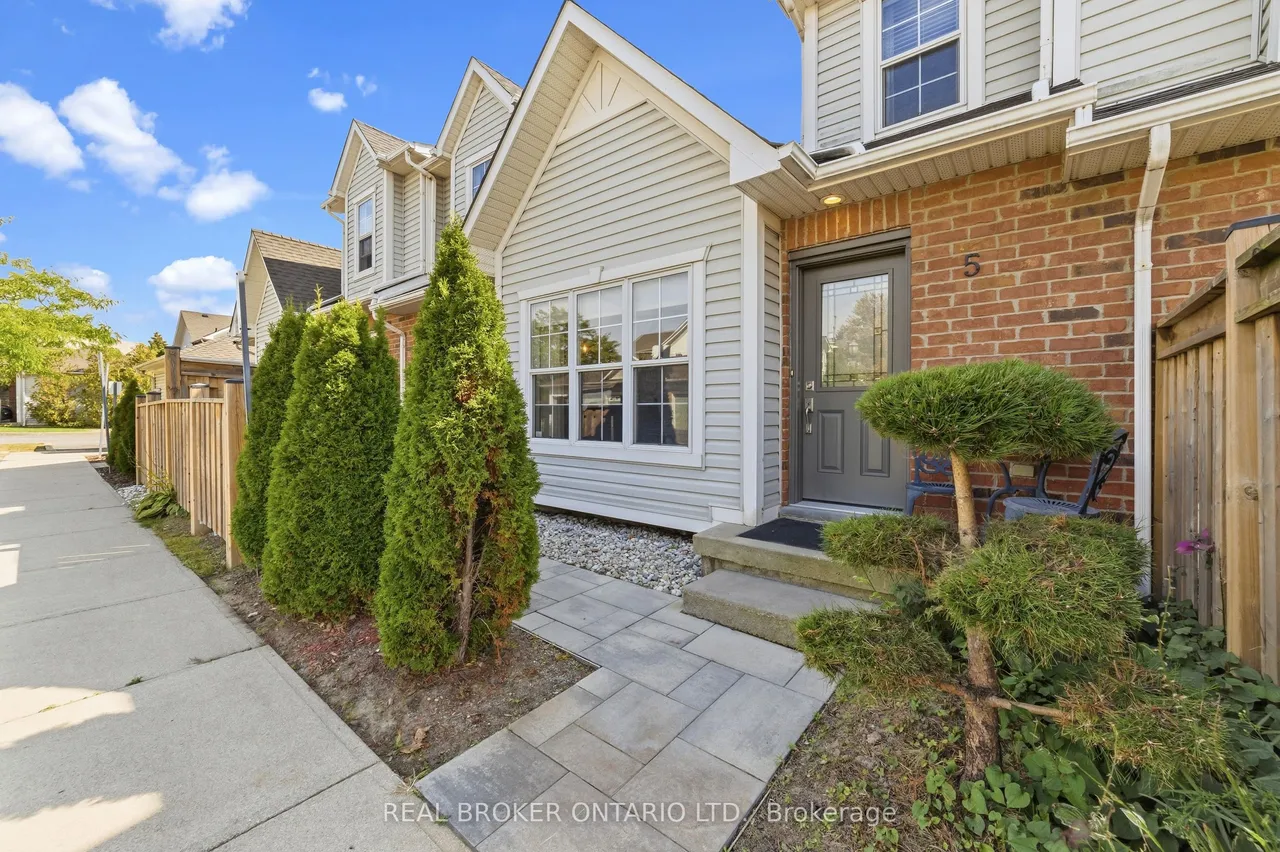 1085 Harrogate Drive — photo 2