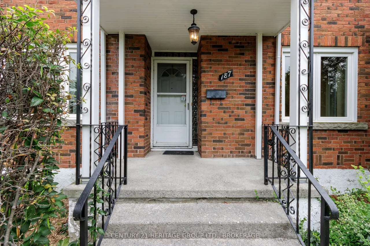 187 College Street — photo 3