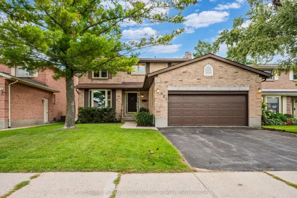981 Edinborough Crescent