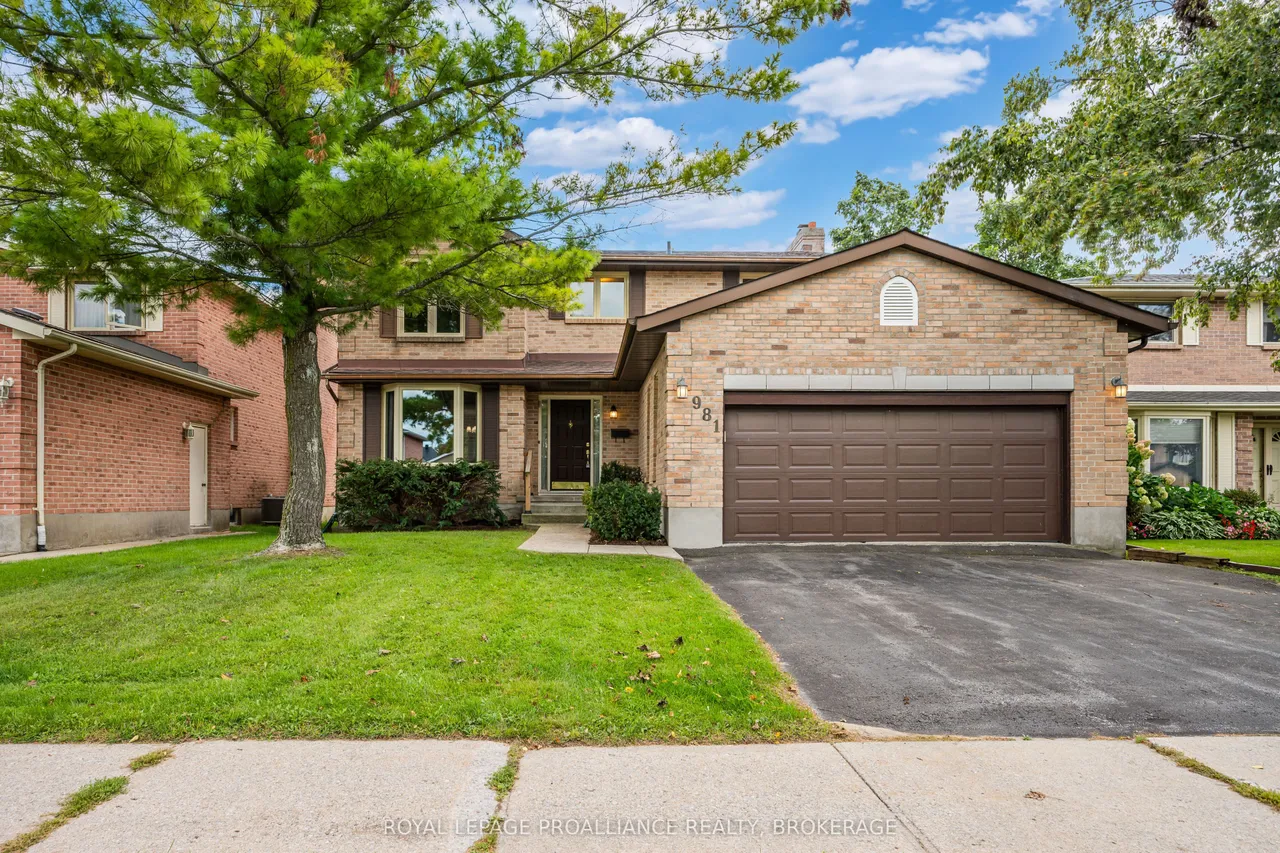 981 Edinborough Crescent