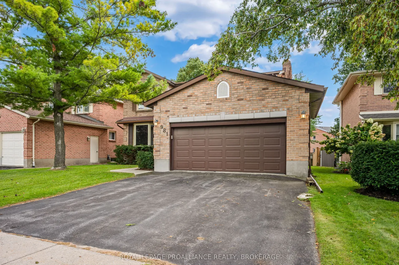 981 Edinborough Crescent — photo 3