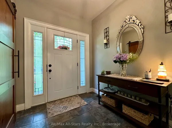 316 1/2 Riverside Drive — photo 2
