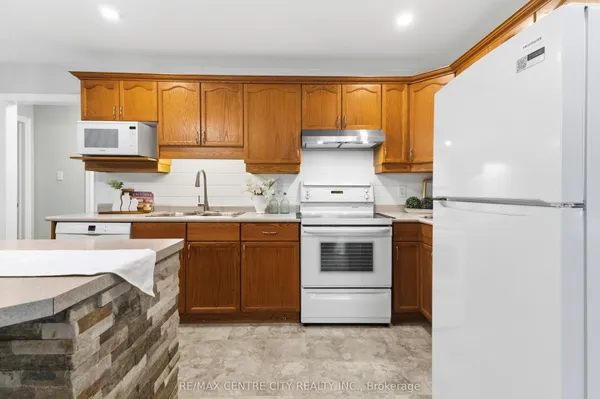 93 Mctaggart Court — photo 2