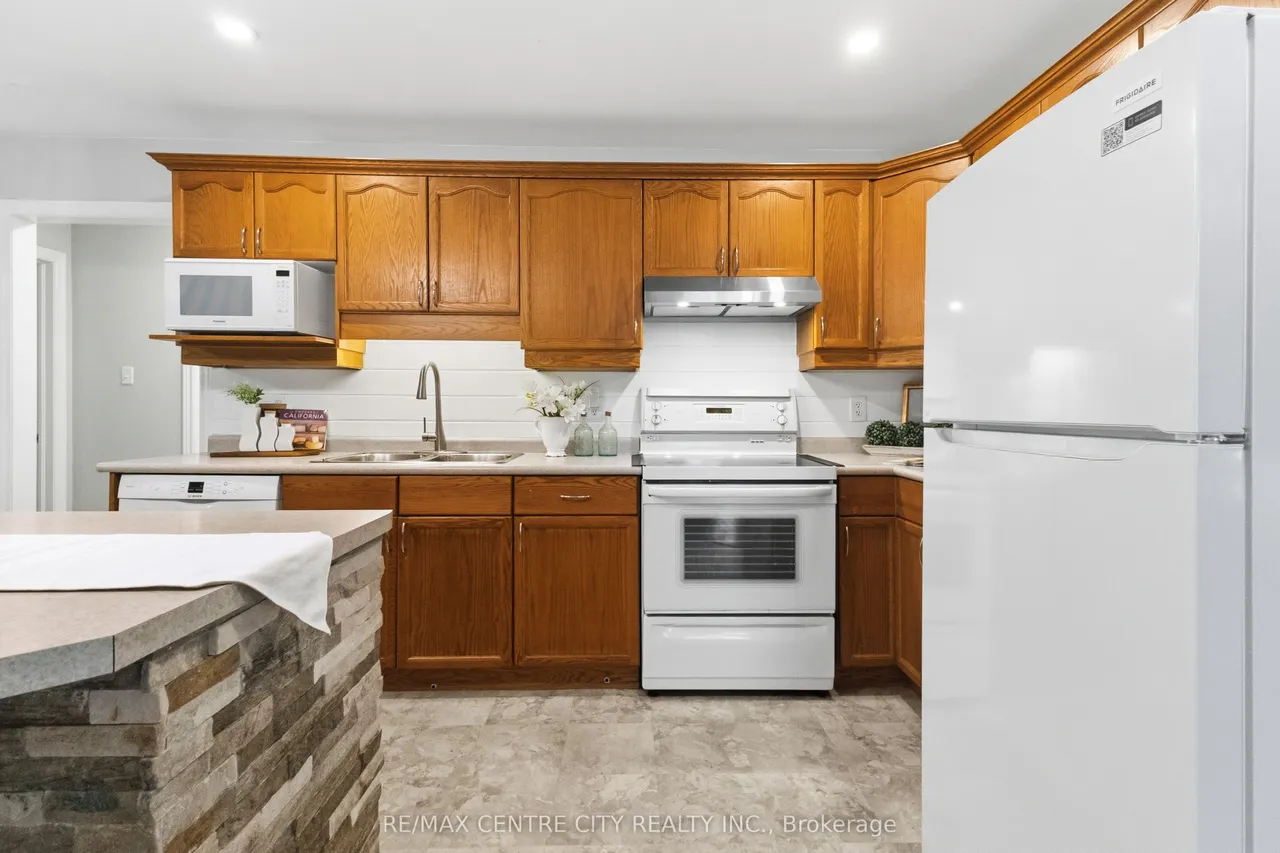 93 Mctaggart Court — photo 2