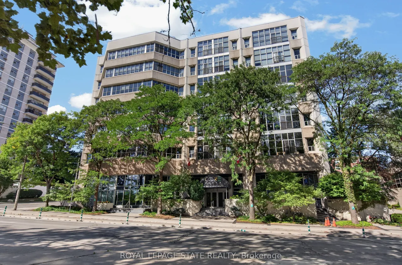 66 Bay Street S
