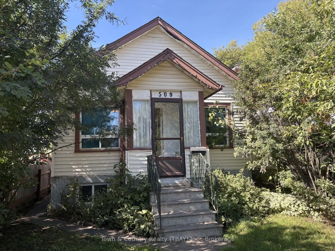 509 May Street N