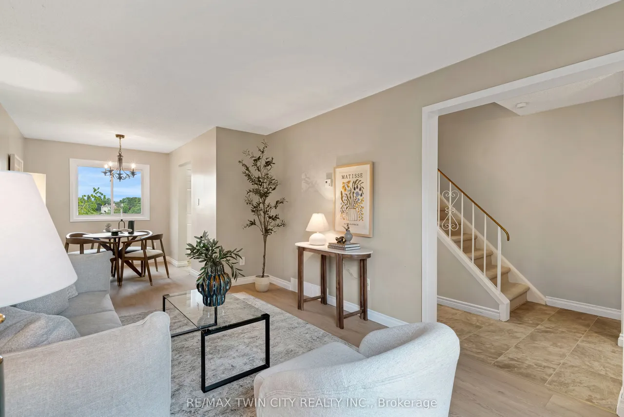 25 Upper Canada Drive — photo 3