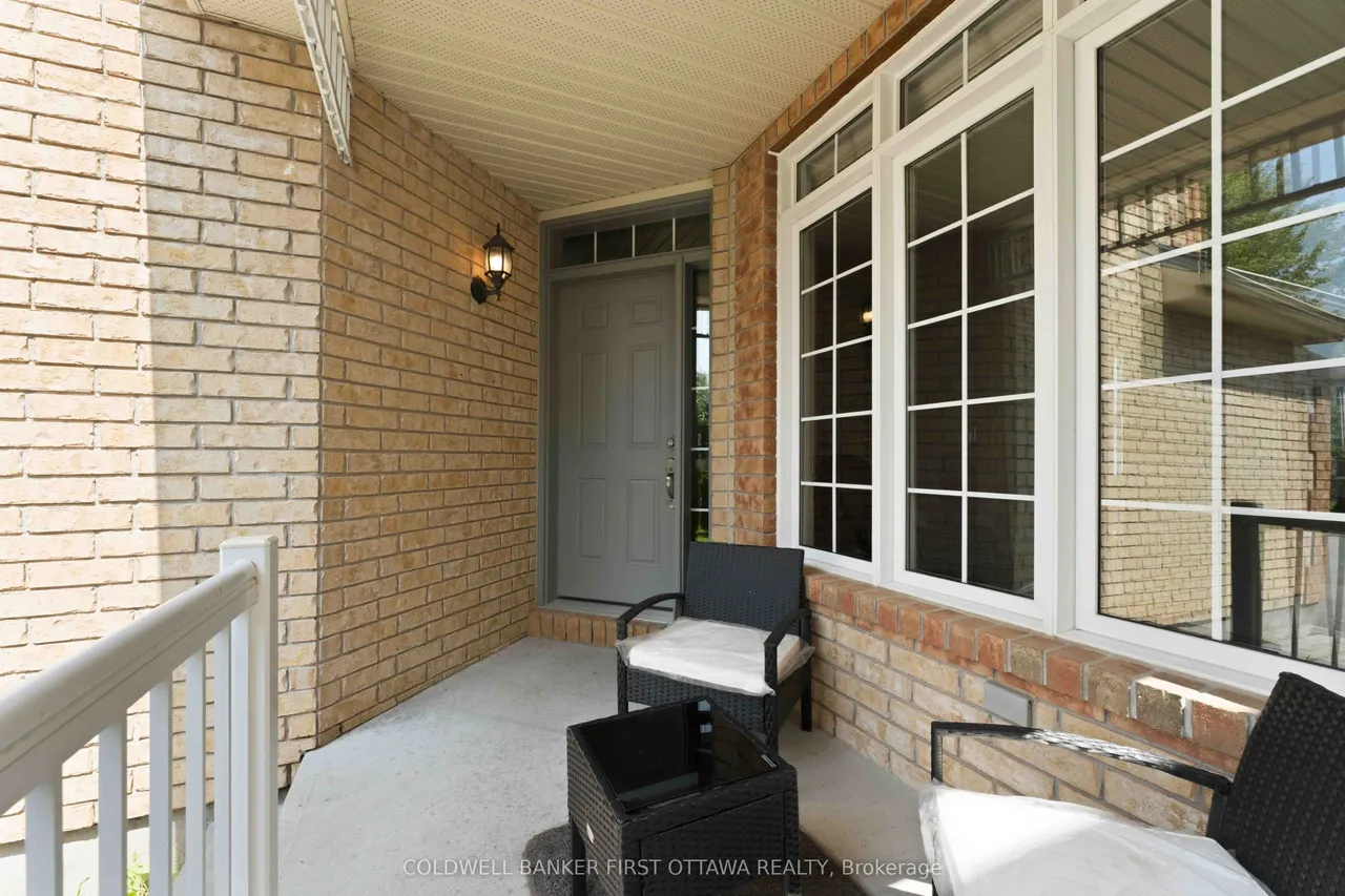 150 Strathcarron Crescent — photo 3