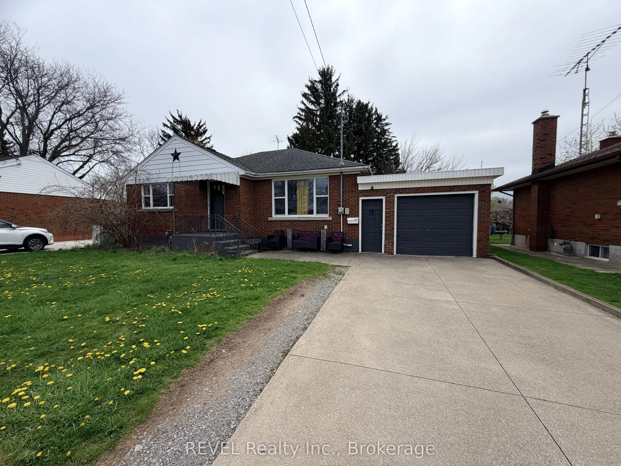 5974 Scott Street E — photo 2
