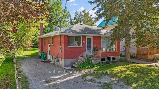 547 Albert Street — photo 2