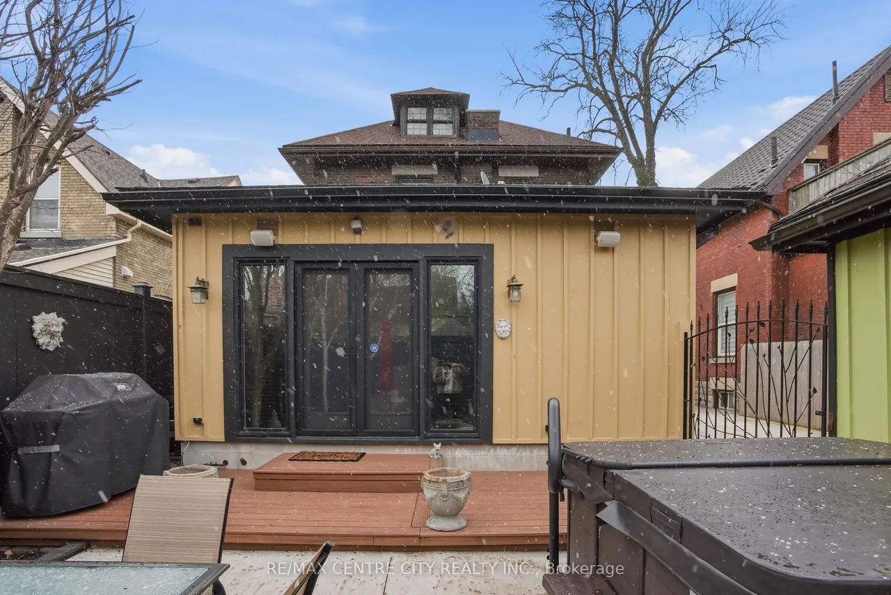 441 Woodman Avenue — photo 50