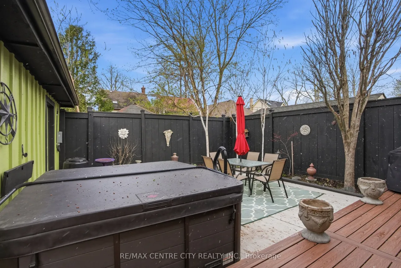 441 Woodman Avenue — photo 49