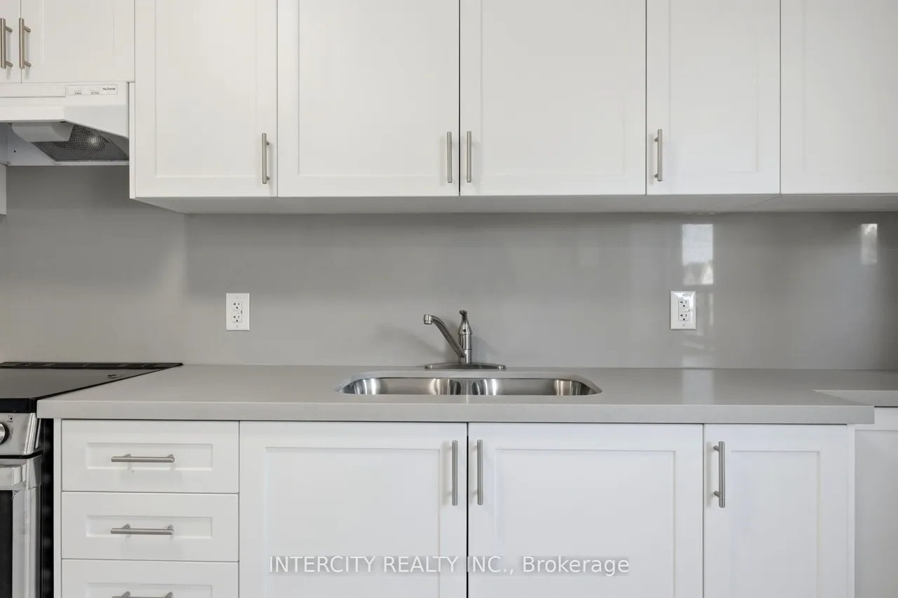 91 Wentworth Street S — photo 3