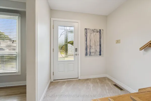 72 Glen Avon Crescent — photo 2