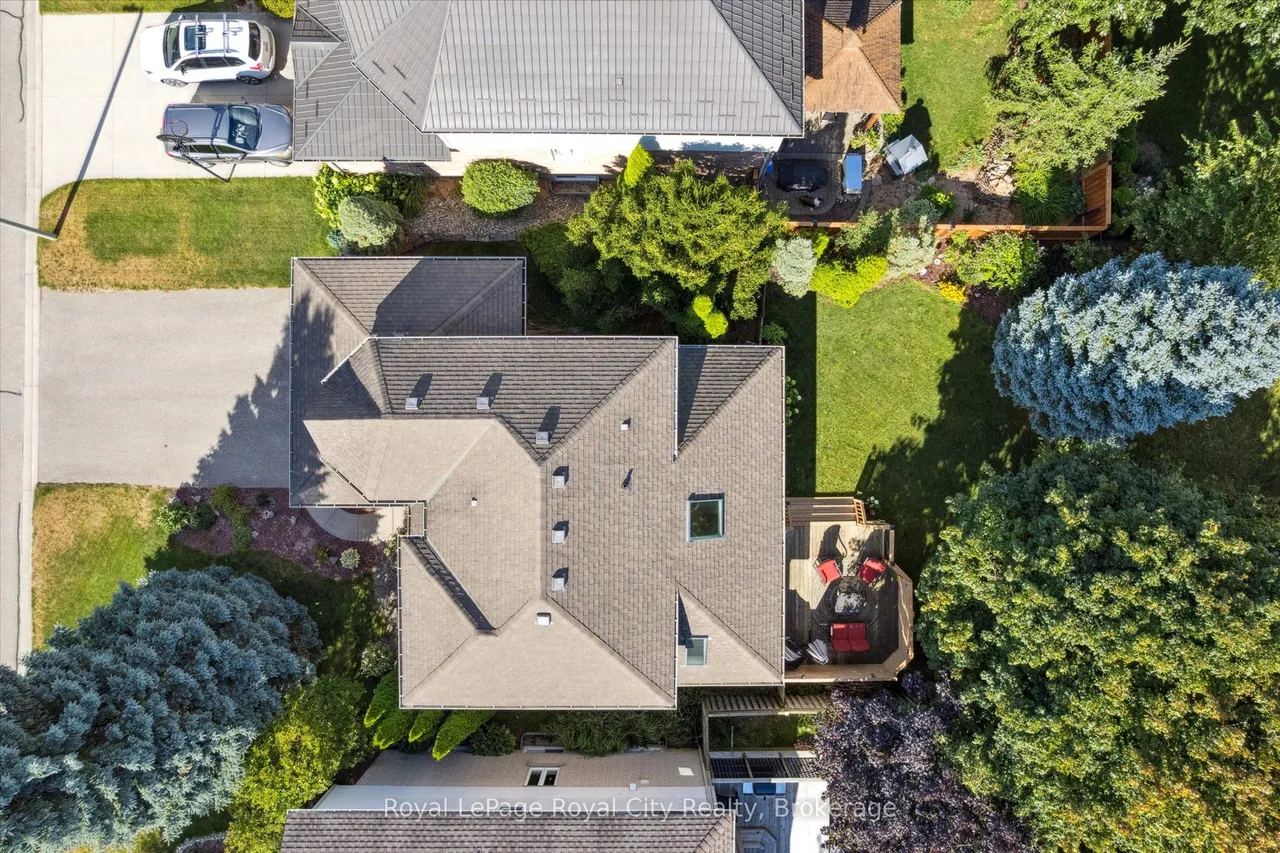 27 Oakridge Crescent — photo 50