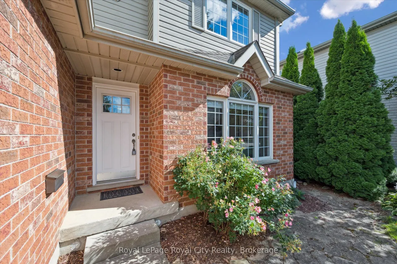 27 Oakridge Crescent — photo 3