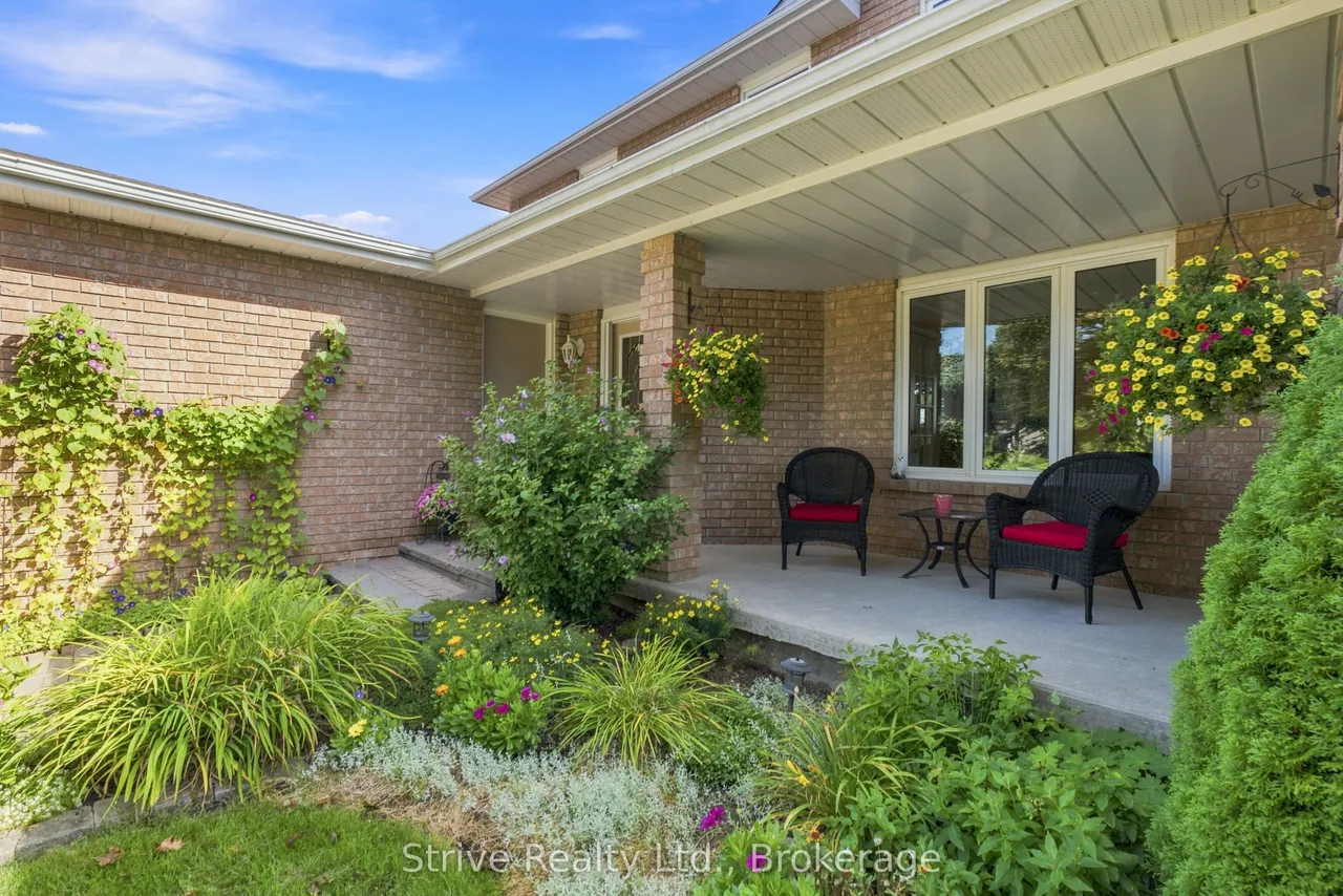 132 East House Crescent — photo 3