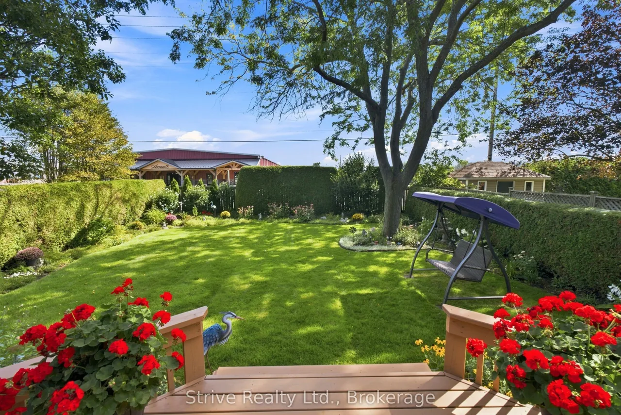 132 East House Crescent — photo 44