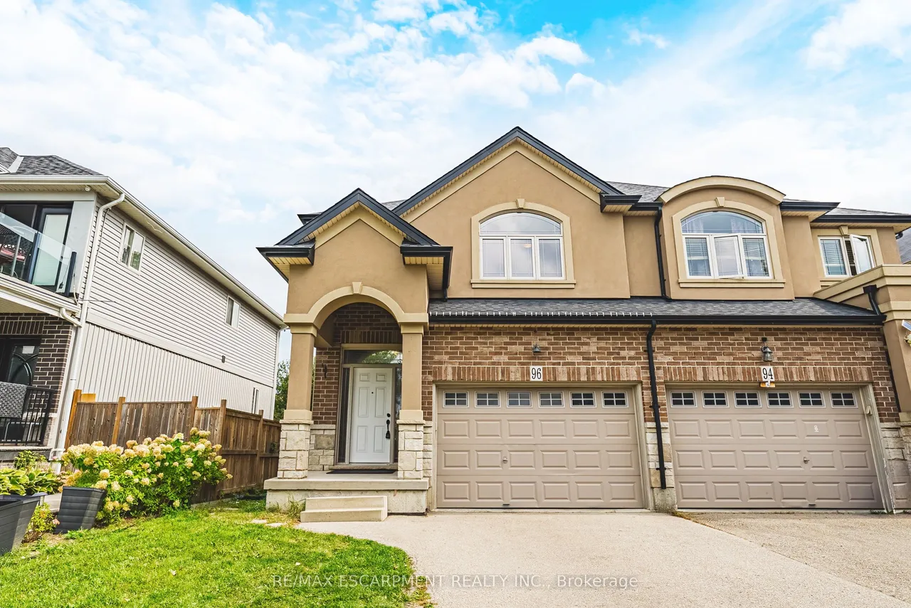 96 Springvalley Crescent