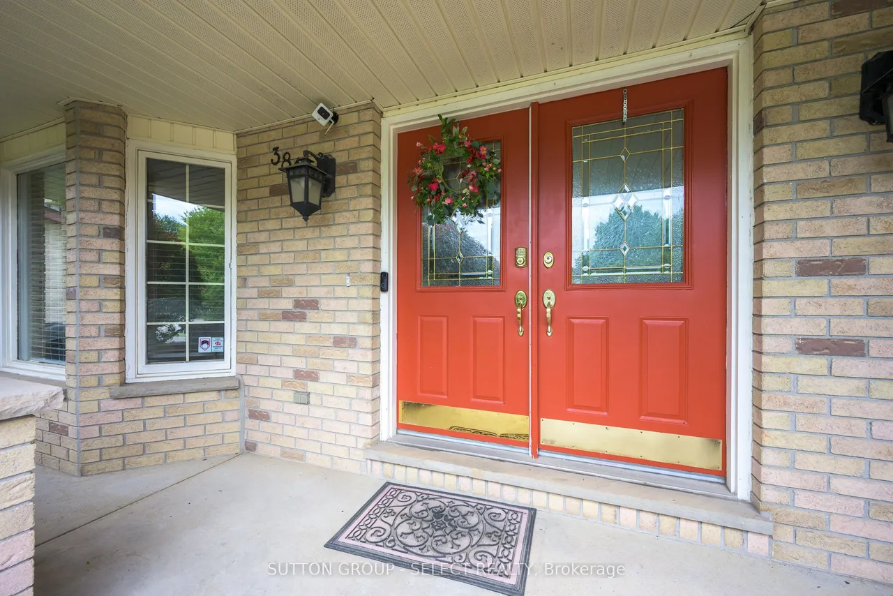 384 Eastcastle Place — photo 3