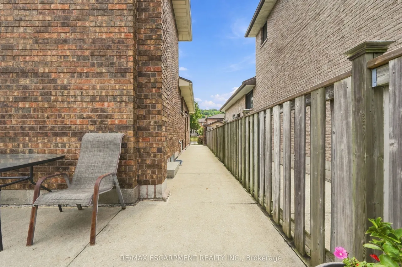7 Vinehill Drive — photo 47