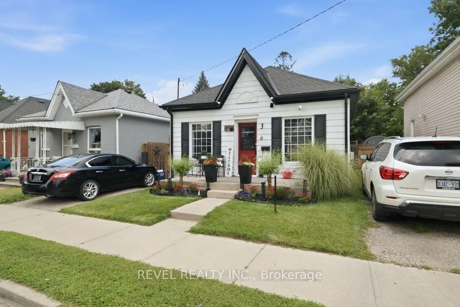 11 Esther Street — photo 2
