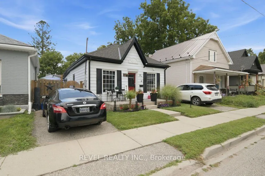 11 Esther Street — photo 3