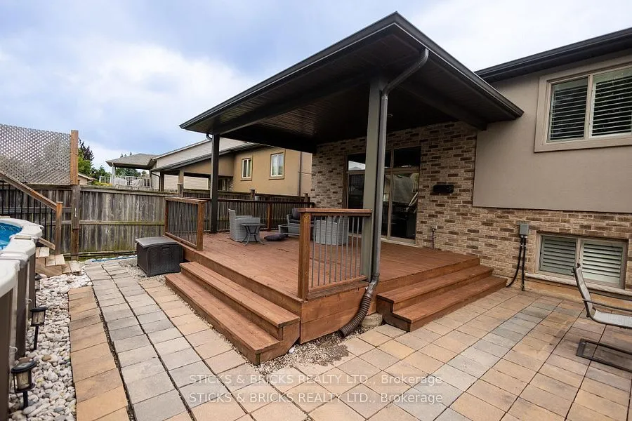 6415 Christopher Crescent — photo 32