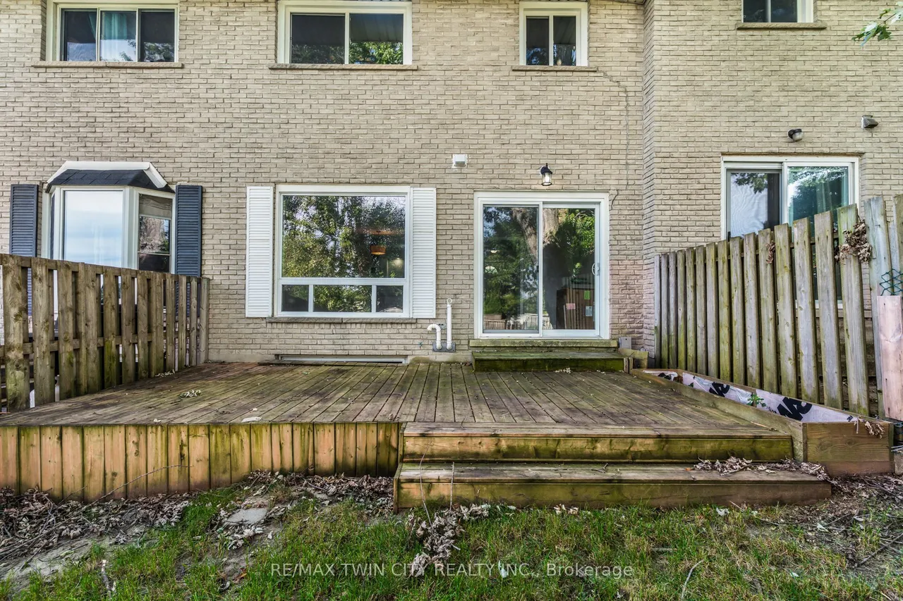 104 Ralgreen Crescent — photo 18