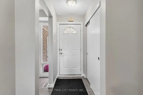 104 Ralgreen Crescent — photo 2