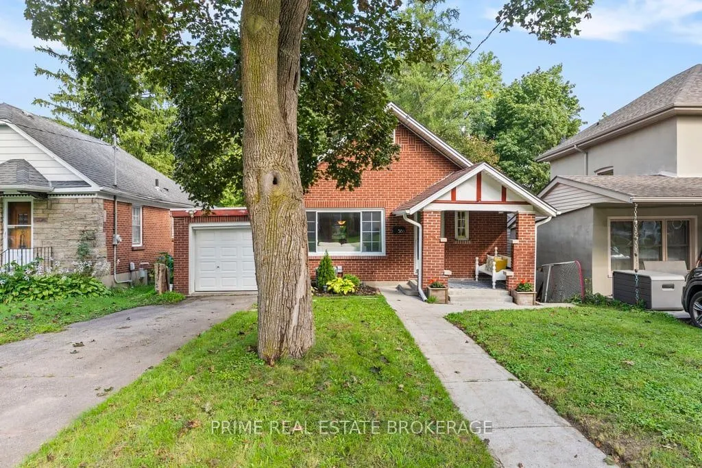 586 Victoria Street — photo 3